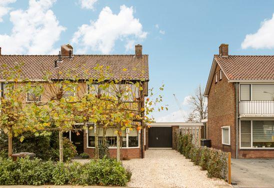 Sfeervolle twee-onder-éénkapwoning met garage en zonnige tuin! Ben jij op zoek naar een super sfeervolle woning met garage? Wil jij heerlijk genieten van een zonnige en diepe achtertuin?