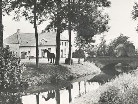 nl Foto uit 1964 met aan de linkerzijde de voormalige