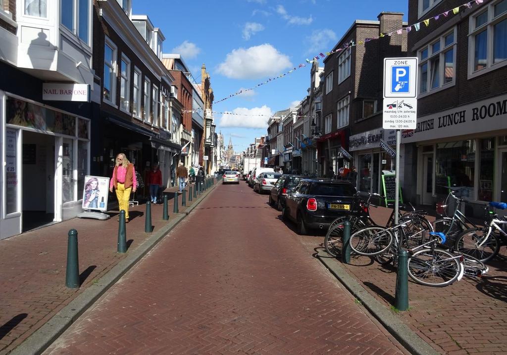 Omgevingsfactoren Het pand is gelegen in het oude centrum van Scheveningen.