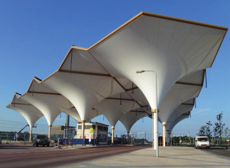 mei 2018 Busstation Leidsche Rijn is gelegen op de tunnelbakken van de A2 en de naastgelegen stadstunnel.