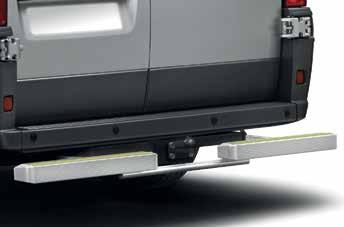 Het bevestigingssysteem is in hoogte en diepte verstelbaar, waardoor de Q-Step op elk merk en type bedrijfswagen past. De opstap/bumper is ook verkrijgbaar voor een auto met trekhaak.