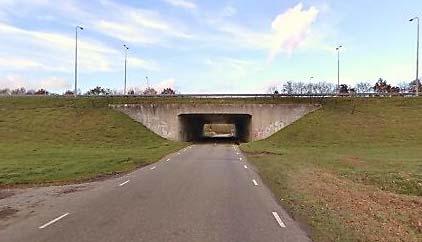 Tunnel in Brinkenweg Smalle tunnel met  Tunnel in