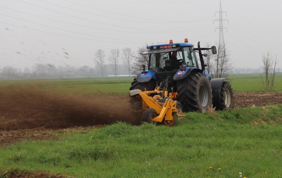 kopakker, afwateringsprobleem Wijd spreiden op de akker