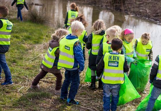 Schoon Belonen Sportclubs samen zwerfaval opruimen en voorkomen Zwerfafvalacties op de sportclub Wij gaan voor goud Zelf zwerfafval