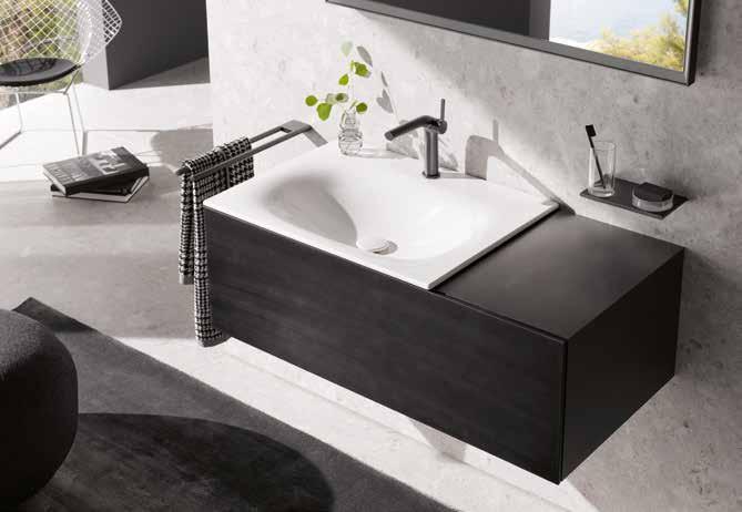 De stijlvolle, matzwarte look straalt een mysterieuze extravagantie uit en geeft de badkamer tegelijkertijd een gezellige sfeer.