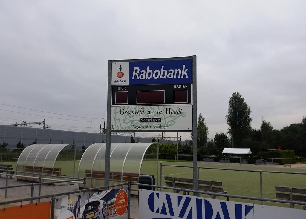 Sponsoring Scorebord Deze plek lijkt op het eerste gezicht wellicht niet de meest opvallende plek om uw bedrijfsnaam en logo inzichtelijk te maken, maar het scorebord is wel degelijk een prominente