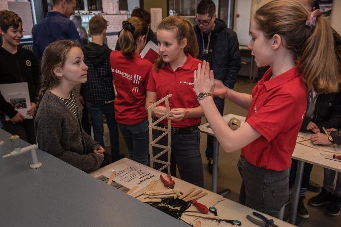 hebben veel leerlingen van groep 7 en 8 met hun ouders onze open dag bezocht. We hebben ruim 1800 bezoekers mogen begroeten.