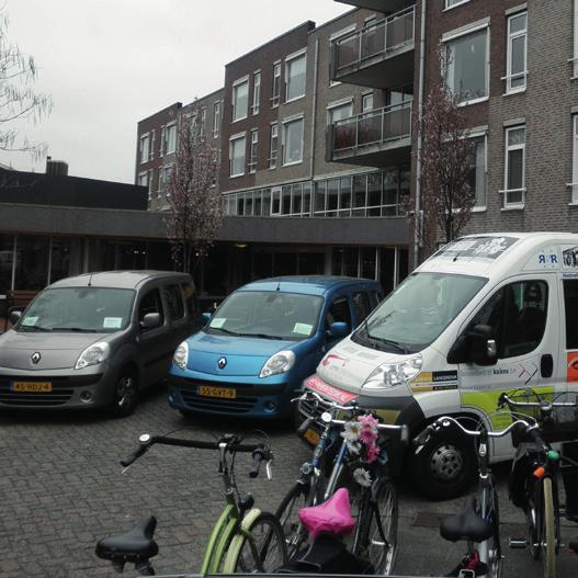 Vervoer De zorgmobiel De zorgmobiel wordt gerund door vrijwilligers, die regelen het vervoeren van ouderen en minder mobiele mensen binnen Zaandam-Zuid. Zij doen dit werk met liefde en overtuiging.