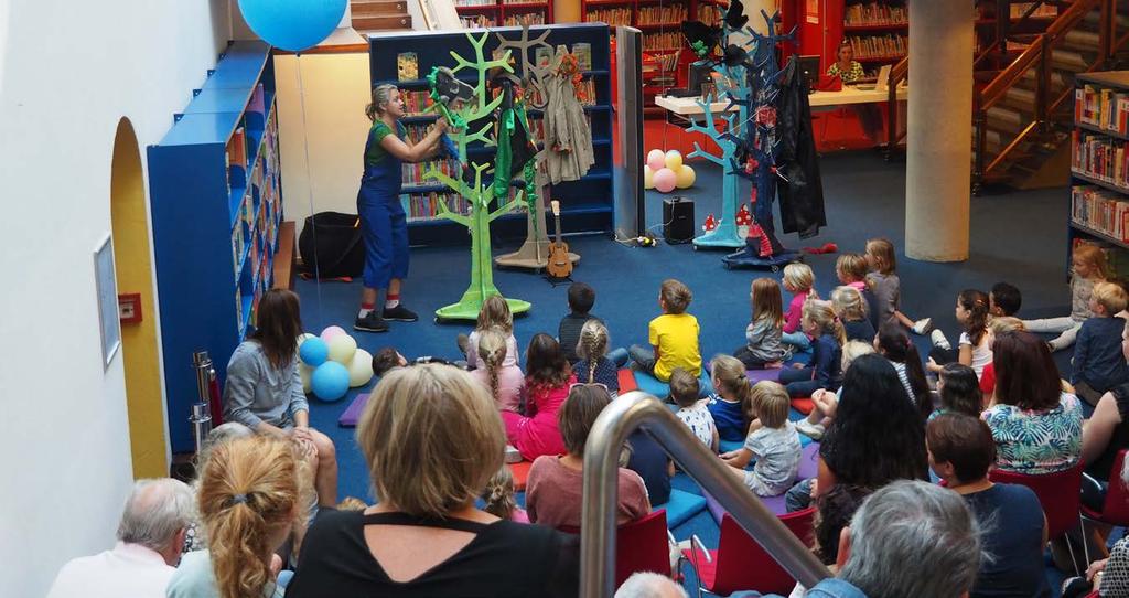 Doorgaande leeslijn We werken aan een doorgaande leeslijn, waarin we iets te bieden hebben voor alle leeftijden. Met het ondertekenen van een samenwerkingsovereenkomst met de Montessorischool en bs.