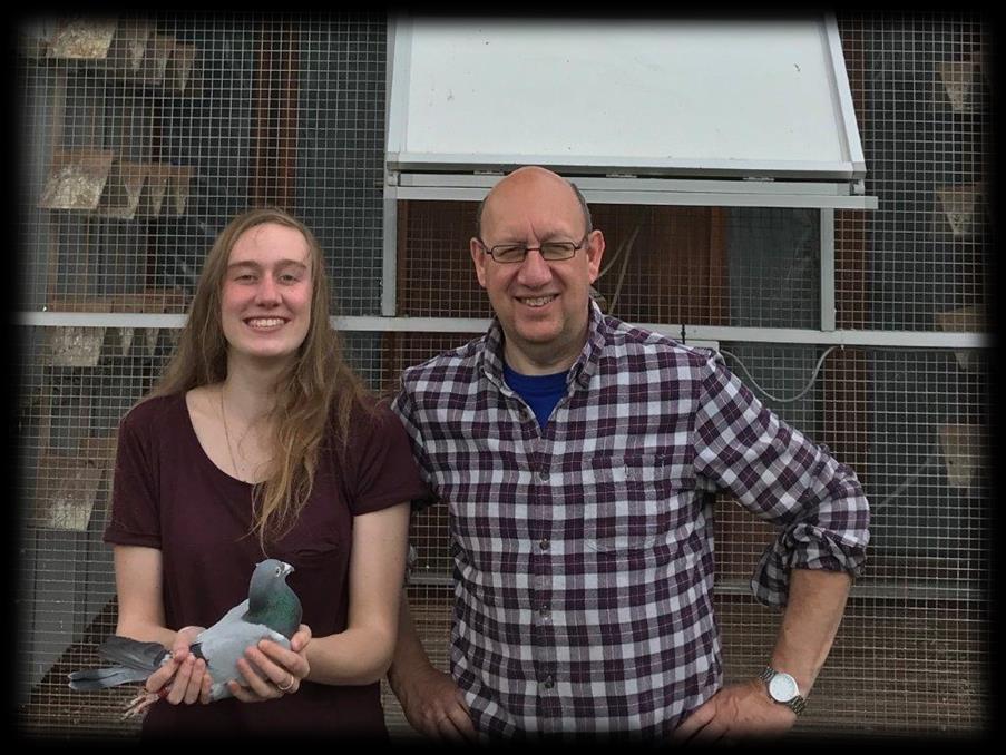 KEMPISCHE FONDCLUB - BOURGES 491 OUDE 473 JAARSE Een gelukkig duo! Peter & Morgan Vervoort op kop bij de oude duiven! Jaarlingen:Pulle boven met Frans Tops en gebuur Rik Hermans in zijn spoor.