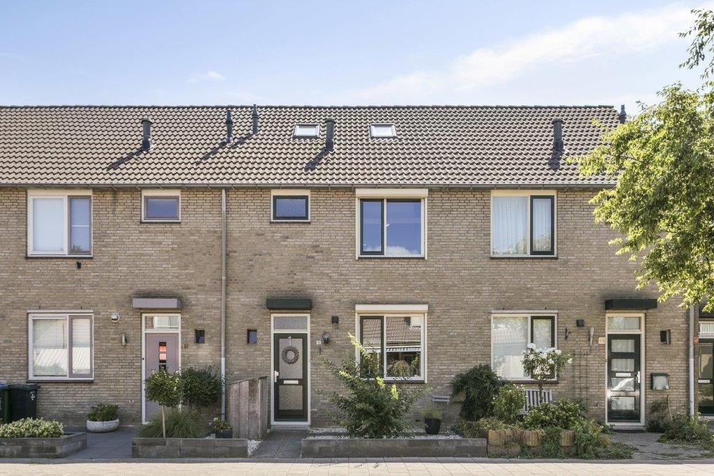 k. Waterstraat 23 - ZALTBOMMEL - tel: 0418