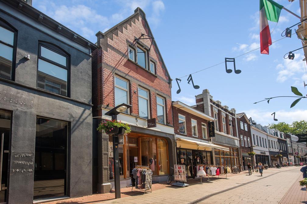 OBJECT Algemeen Te huur winkelruimte met een mooie markante pui gesitueerd aan de Haverstraatpassage 20 te Enschede Bestemmingsplan Centrum 2016 Indeling en oppervlakte(en) De totale verhuurbare