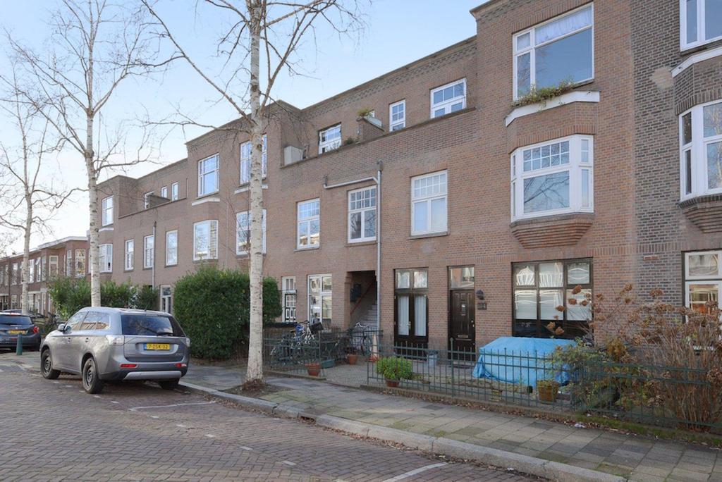 TE KOOP Kerklaan 172 2282 CP te RIJSWIJK Vraagprijs 239.500,- k.k. Van Oosterom en Verhagen Vestiging Rijswijk Willemstraat 27 2282 CB Rijswijk t (070) 399 51 41 e info@ovmak.