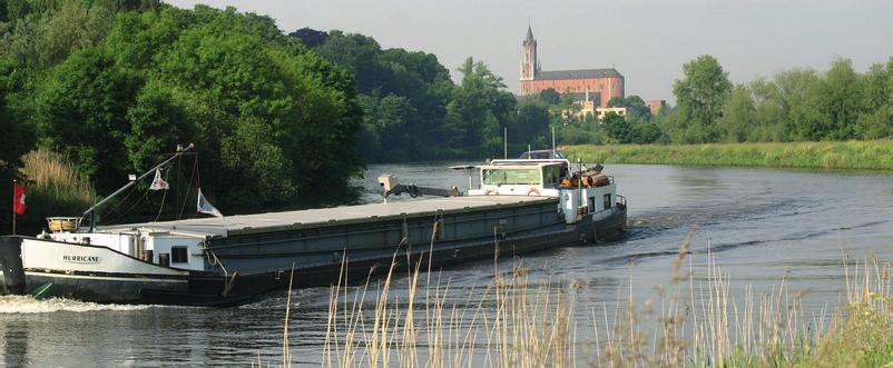 LIGGING Hof ter linden is gelegen in de Esdoornlaan, op een boogscheut van het centrum van Wetteren. Op een 400-tal meter bevindt zich de Carrefour en verschillende grote winkelketens.