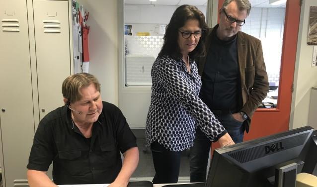 Voorlichting/communicatie Voorlichting Bureau leerlingzaken hecht eraan om bij scholen en desgewenst ook andere (keten-)partners haar werkwijze onder de aandacht te brengen.