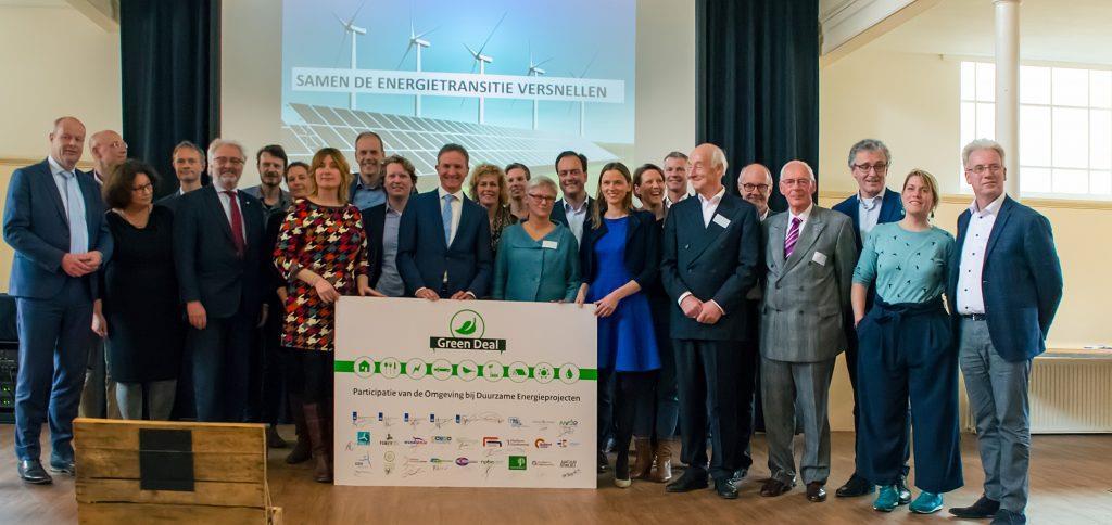 Ondertekening van de Green Deal Participatie omgeving bij Duurzame Energieprojecten.