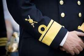 Admiraal Opperbevelhebber. Het woord is afkomstig uit het Arabische emir al mar,wat generaal ter zee betekent.