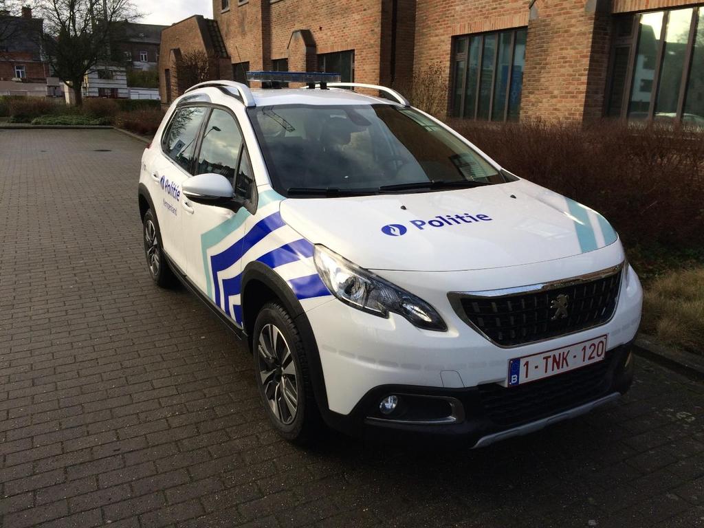 De wijkpolitie sinds januari 2018 over nieuwe auto s én nieuwe elektrische fietsen beschikt? Na de gunningsprocedure werd gekozen voor de Peugeot 2008 Allure als nieuwe auto voor de wijkinspecteurs.