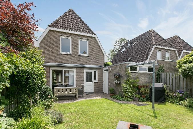 Bouwjaar: 1986 Perceel: 234 m²