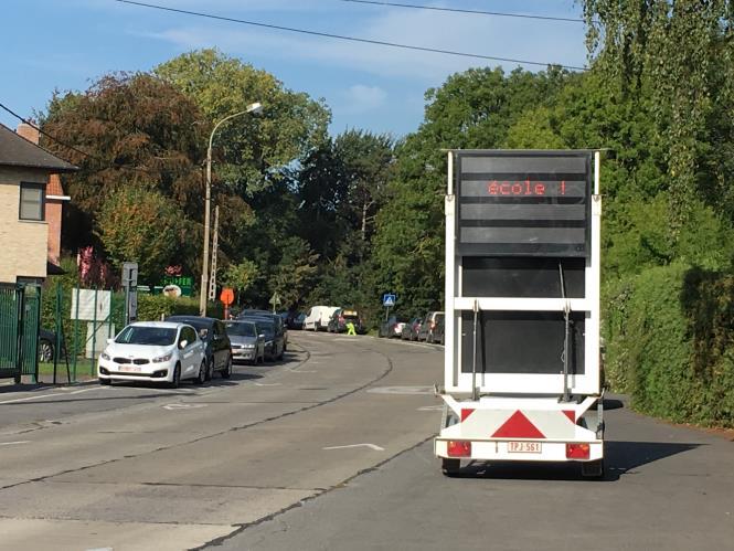 In de 1ste week van september heeft de politie van Komen (een gemeentelijke dienst) mobile signalisatieborden geplaatst om de bestuurders er attent op te