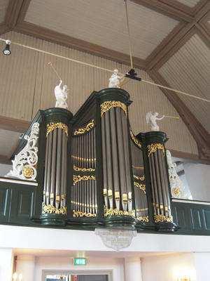 1190 Doornbos/Hendriksen&Reitsma orgel 1902/1972 Herv.Kerk Hoofdstraat 98 Zuidwolde (Dr) 1972: Ombouw tot een 2-klaviers instrument in de bestaande orgelkas door Hendriksen en Reitsma.