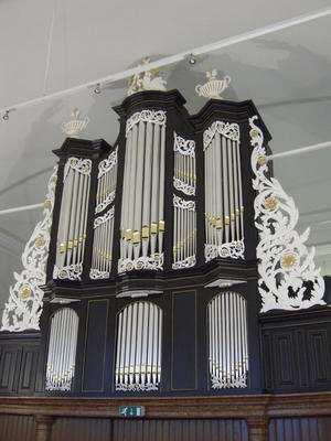 Zuidwolde 253 N.A. Lohman 1817 Middeleeuwse Kerk In 1836 werd het éénklaviers instrument uitgebreid met een Bovenwerk van 6 stemmen door G.W. Lohman. In 1895 ingrijpend gewijzigd door J. Doornbos.