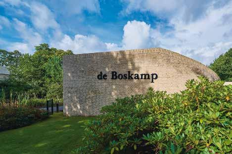 Rouwcentrum & Crematorium De Boskamp Rouwcentrum & Crematorium De Boskamp is gelegen naast de gelijknamige begraafplaats aan de bosrijke rand van Assen.