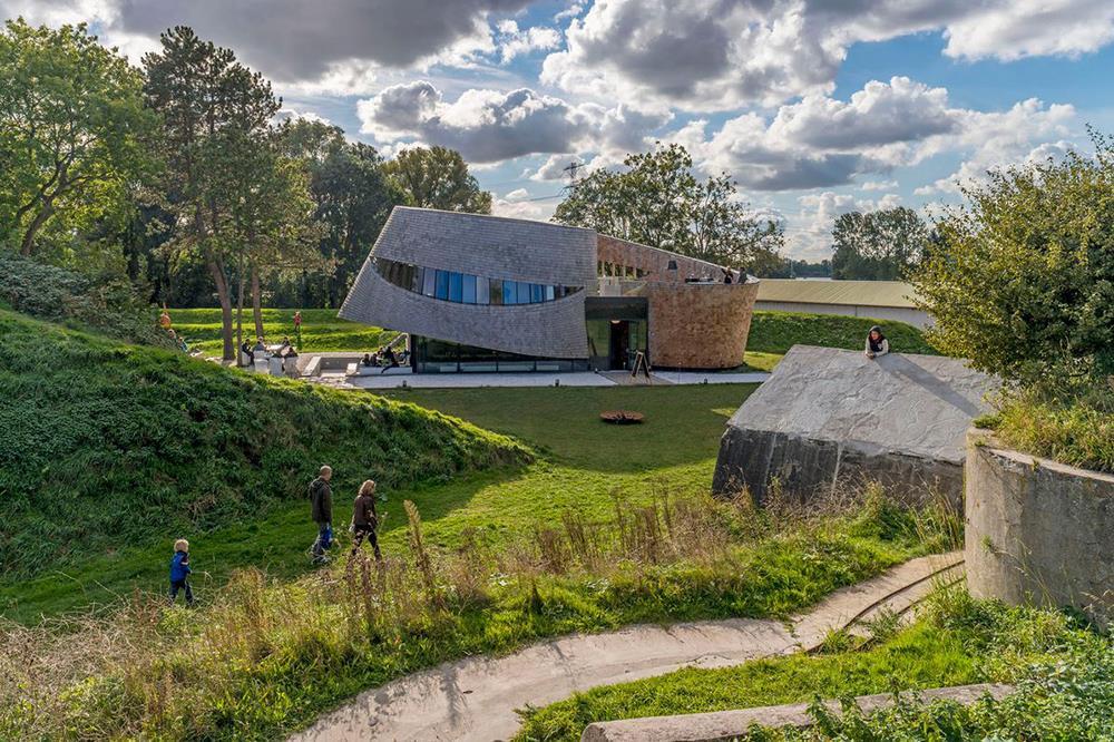 En het paviljoen op Fort Diemerdam met multifunctionele vergaderruimtes.