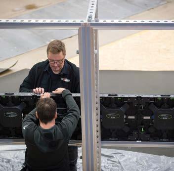 Onze LEDwall is plug & play: u hoeft enkel de cabinets in te bouwen, de stekkers in te pluggen en uw video device/computer aan te koppelen.