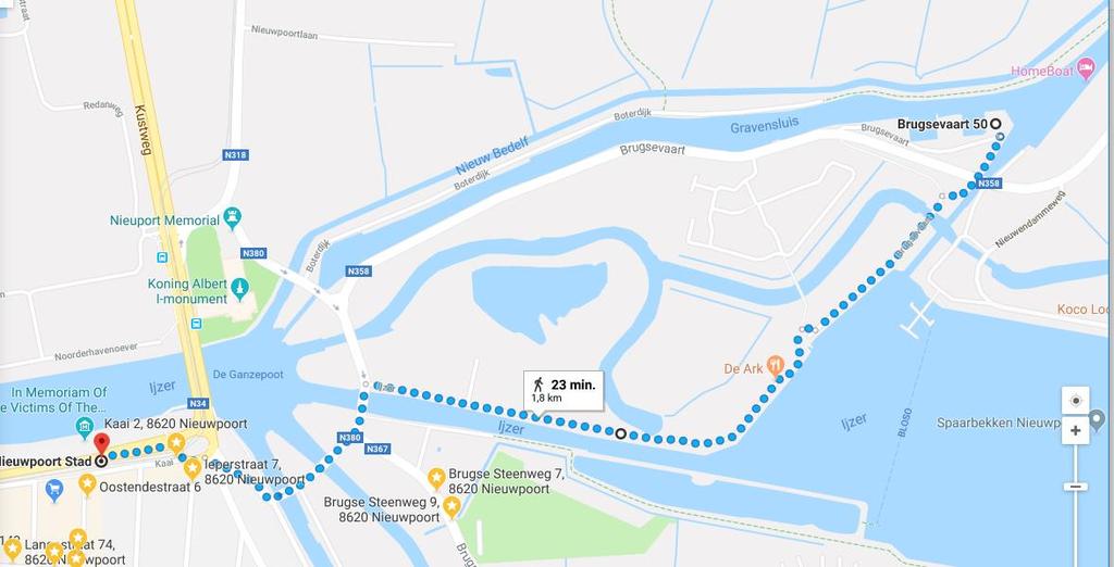 Openbaar vervoer Trein tot Oostende of De Panne. U neemt de tram tot aan halte Nieuwpoort Stad, ter hoogte van de vismijn.