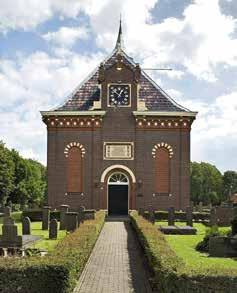 Bij het interieur met blauw geschilderde tongewelf valt het Hinsz-orgel uit 1772 op: een van de grootste van Noord- Nederland.