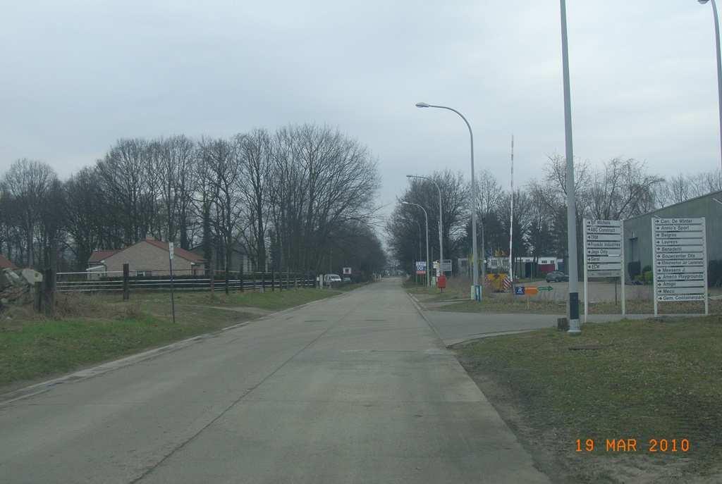Rechts een weg inslaan Fietstaak 7 Vaartstraat Zuidgoordijkstraat Mindert snelheid en kijkt voor zich uit. (B17 = voorrang van rechts).
