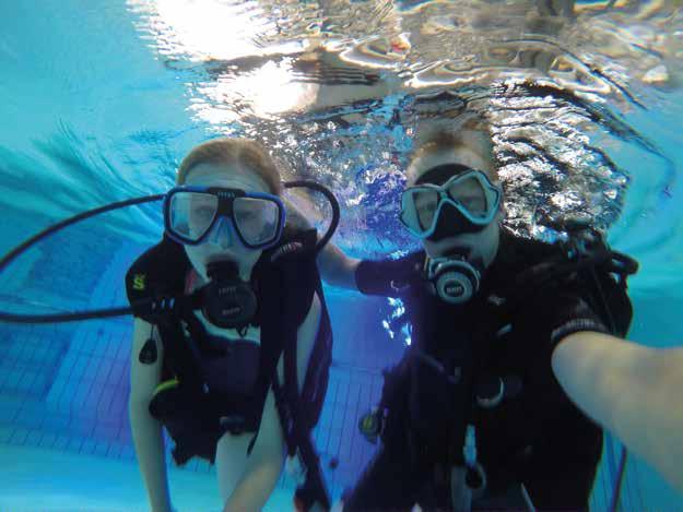 Heb je je ooit afgevraagd hoe het zal zijn met een zaklamp te duiken, digitale foto s te maken onder water of moeiteloos als een astronaut te zweven?