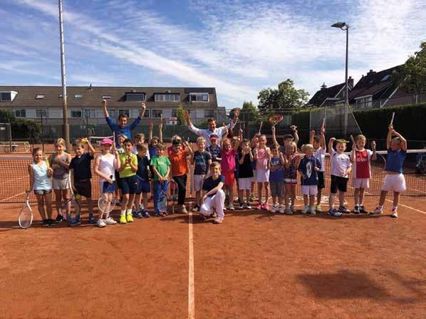 Is tennis een individualistische sport Nee! Is tennis een teamsport. Ja! Bij VTC vinden wij het belangrijk dat alle kinderen zo vaak mogelijk en met elkaar deze geweldige sport beoefenen.