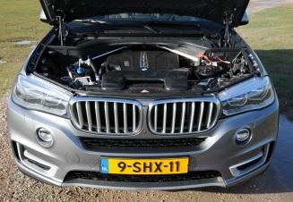 Specificaties BMW X5 xdrive30d Maten en gewichten Lengte x breedte x hoogte Wielbasis 486 x 194 x 176 cm 293 cm Gewicht Aanhanger Aanhanger geremd 2.145 kg 750 kg 3.