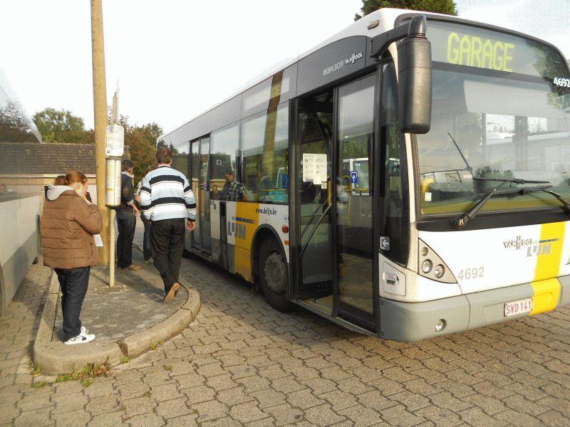 Op het perron geraken busstation