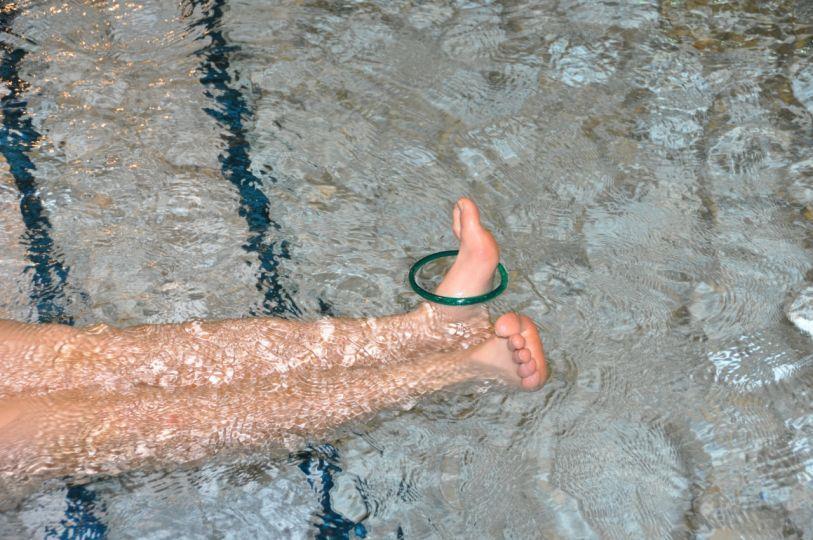 Initiator Zwemmen 16 Stuwen met een opgetrokken voet