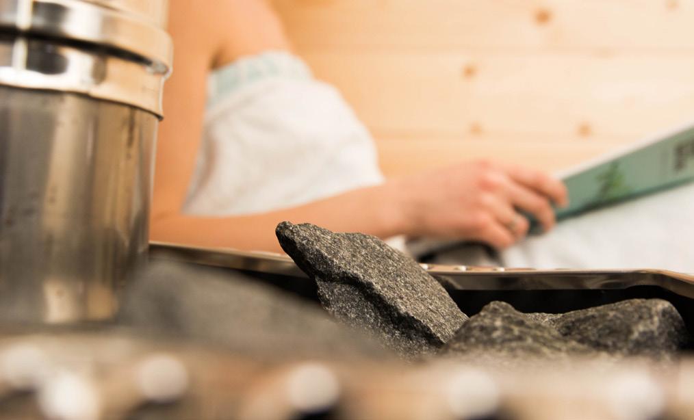 4. Na het nemen van een warme douche is het belangrijk dat u zich afdroogt voordat u de sauna in gaat.