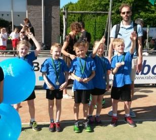 Iedereen die zich hiervoor heeft ingezet, willen we hiervoor heel hartelijk bedanken, want er hebben 110 kinderen van onze school aan dit toernooi meegedaan!