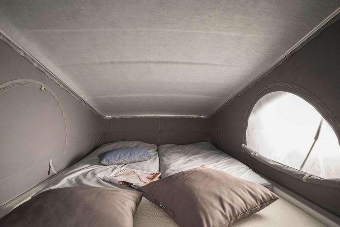 Uitzetdak Schotellattenbodem Door het optioneel verkrijgbare uitzetdak met geïntegreerd bed met slaapcomfortsysteem