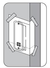 (zie onderste tekening) Markeer de sluitplaat op deze plaats op het kozijn en maak een uitsparing van 1mm diep om de sluitplaat te verzinken in het kozijn.