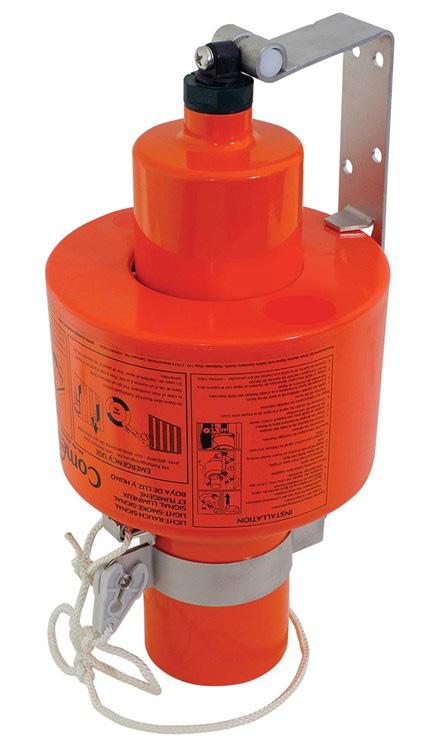 Safety Equipment44Rooksignalen Smoke Signal De Smoke Signal is een compacte boei-marker die een dichte oranje rook produceert gedurende 15 minuten.