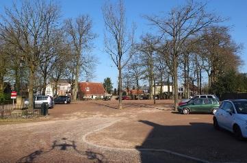 groen Zowel op de Hof als in De Laan zijn de monumentale bomen beeldbepalend.