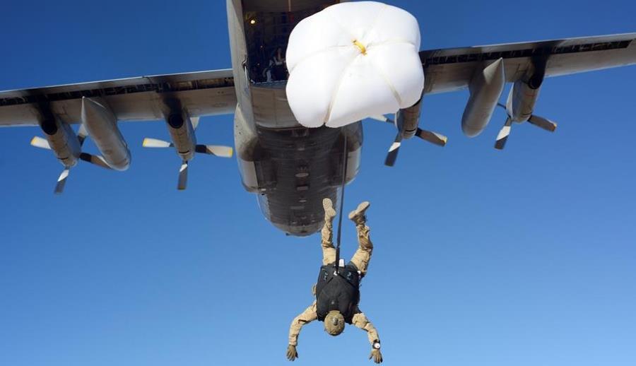 ParaCommando in het Nieuws Belgische parachutist omgekomen tijdens oefening in de VS Een parachutist van het Belgische leger is verongelukt tijdens een oefensprong in Yuma, in de Amerikaanse staat