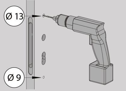 Montageoverzicht 11. Boor de afgetekende bevestigingsgaten met een boormachine. Boor van beide zijden, zodat de boring niet verloopt. Verwijder het spaan. Afb. 28, boor de bevestigingsgaten 12.