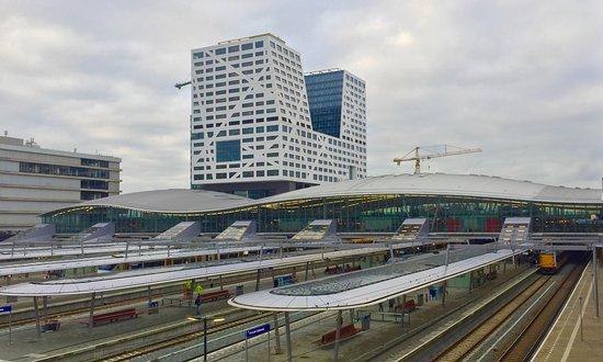 Utrecht groeit Enkele feiten: Utrecht: De 4e grootste stad van Nederland De