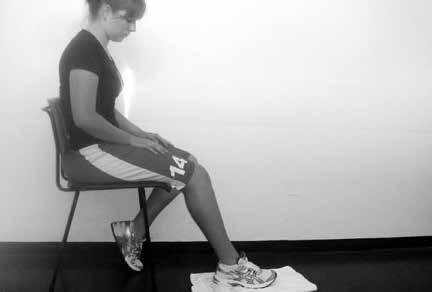 Hierbij spant u de boven been spieren aan. Herhaal deze oefening 15 keer, gevolgd door 30 sec rust (in totaal 3x15). N.B.