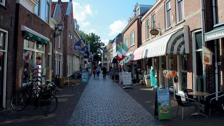 De gezellige Kerkstraat bestaat vooral uit speciaalzaken welk de sfeer van de straat bepalen, de consument komt met plezier naar de Kerkstraat.