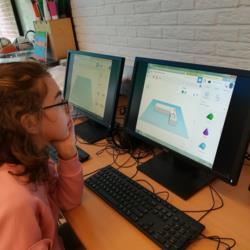 Wij hebben topondernemers op school, je zit in groepjes van 3 of 4 kinderen. Je koos een land waar jij een wereldgerecht over wilde maken. Eerst moest je de eetculturen opzoeken en de eetgewoontes.