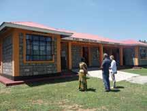 Het is niet alleen de school die van de bibliotheek gebruik gaat maken, maar ook de gemeenschap in het dorp zal er naar toe kunnen komen.